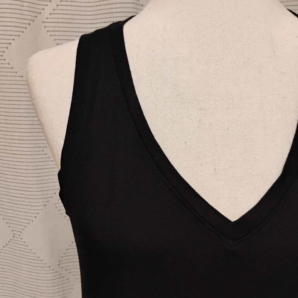 Time And Tru Women's Black Sleeveless V-Neck Tank Top Rayon Blend Size Medium 8 - Picture 2 of 9
